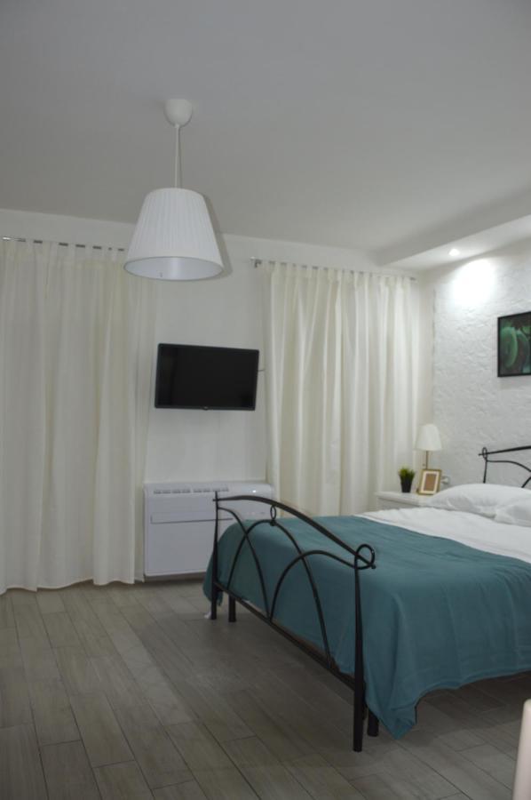 Carmelina 20 *
